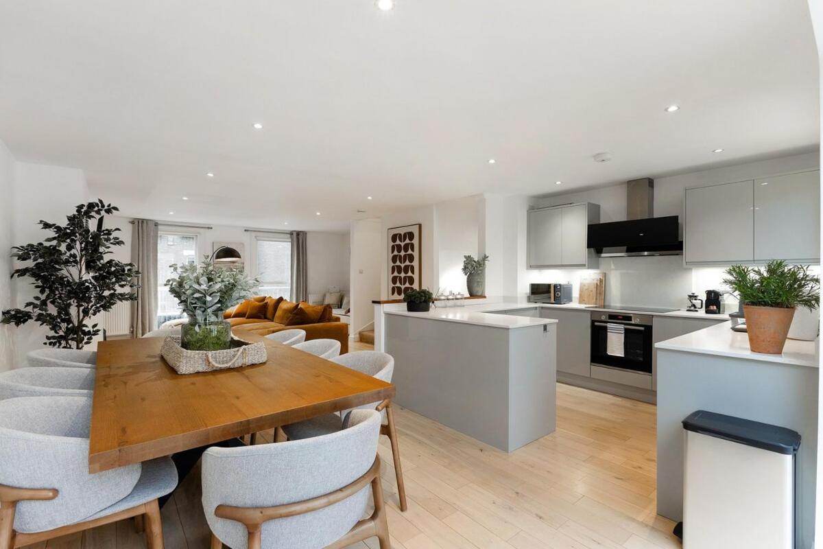 The Riverbank Hideaway Apartment London