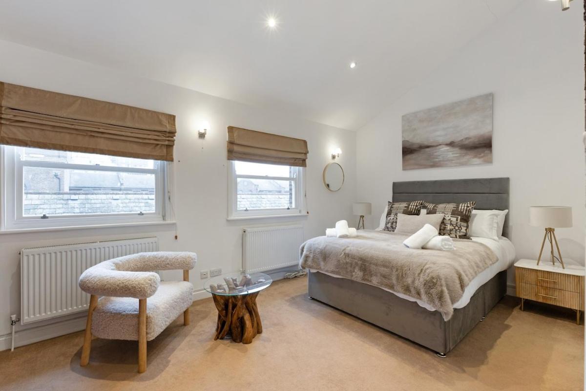 The Riverbank Hideaway London